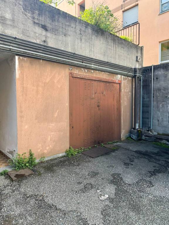 locale di sgombero in vendita a Casatenovo
