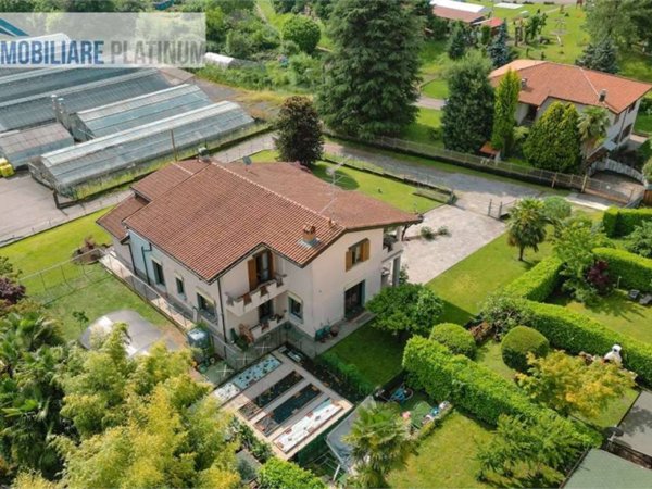 casa indipendente in vendita a Casatenovo
