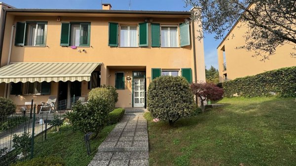 casa indipendente in vendita a Casatenovo in zona Campofiorenzo