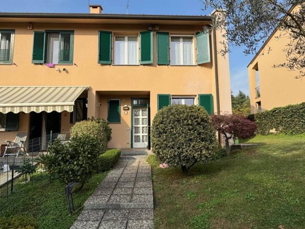 casa indipendente in vendita a Casatenovo in zona Campofiorenzo