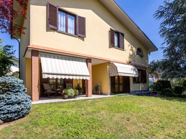 casa indipendente in vendita a Casatenovo