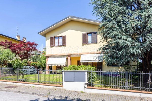 casa indipendente in vendita a Casatenovo