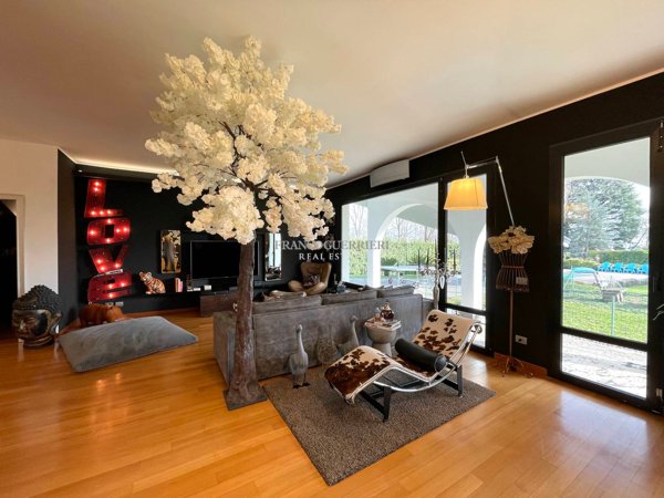 casa indipendente in vendita a Casatenovo in zona Campofiorenzo