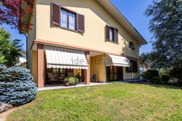 casa indipendente in vendita a Casatenovo