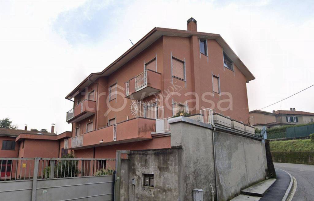appartamento in vendita a Casatenovo in zona Valaperta