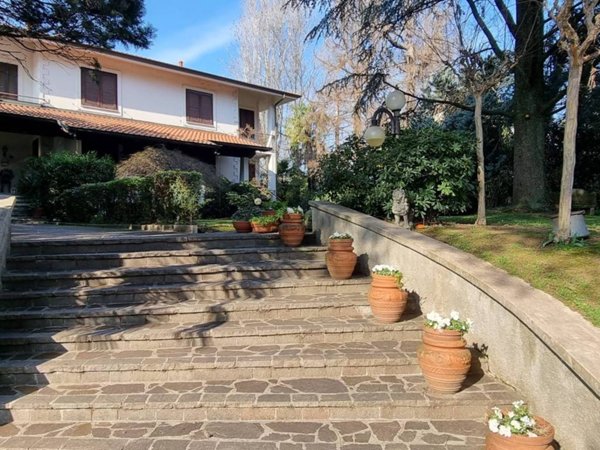 casa indipendente in vendita a Casatenovo