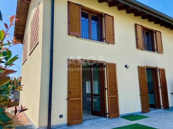 casa indipendente in vendita a Casatenovo in zona Rogoredo