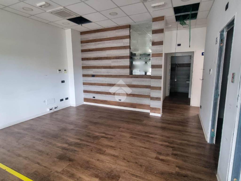 negozio in vendita a Casatenovo