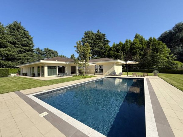 casa indipendente in vendita a Casatenovo in zona Campofiorenzo