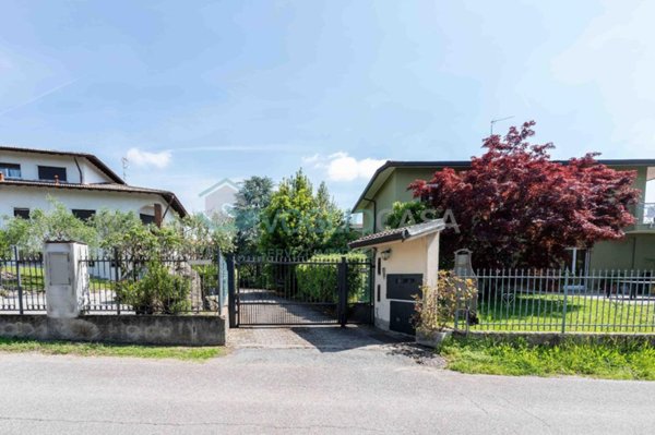casa indipendente in vendita a Casatenovo
