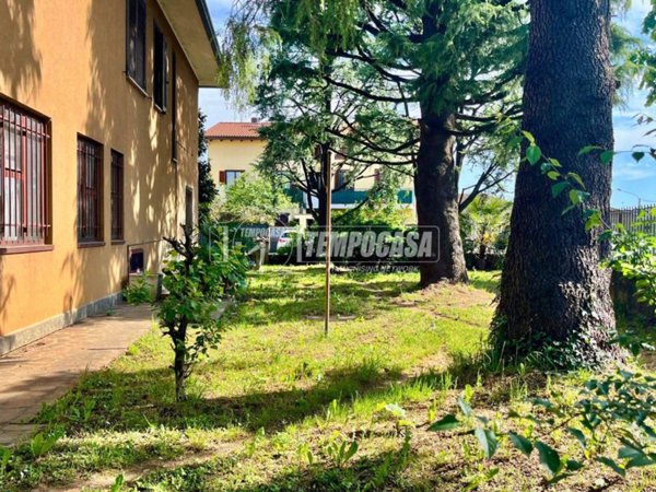 casa indipendente in vendita a Casatenovo in zona Campofiorenzo