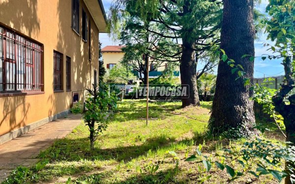 casa indipendente in vendita a Casatenovo in zona Campofiorenzo