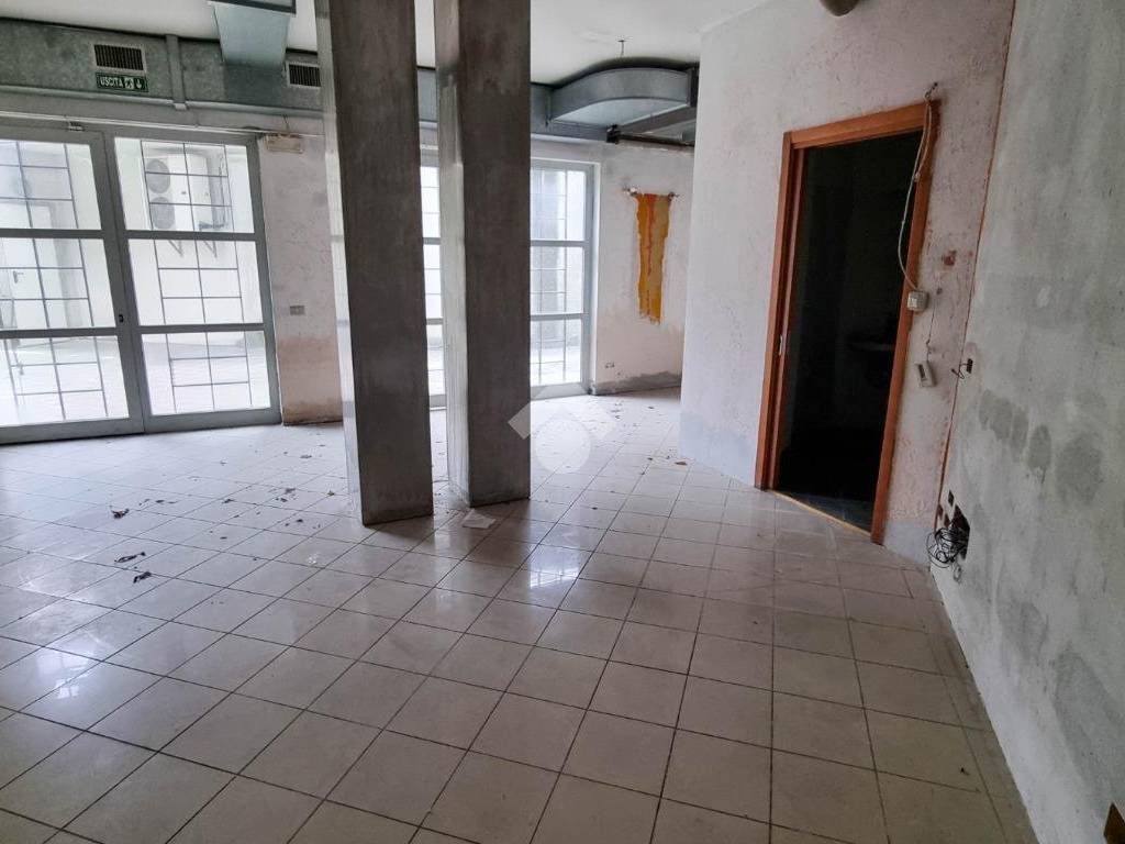 negozio in vendita a Casatenovo