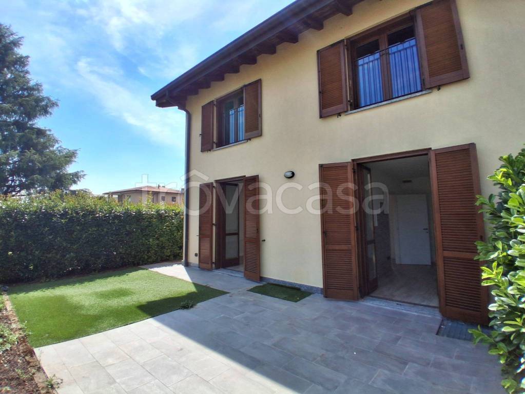 casa indipendente in vendita a Casatenovo