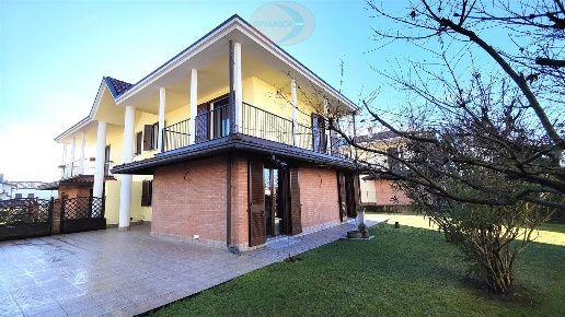 casa indipendente in vendita a Casatenovo in zona Rogoredo