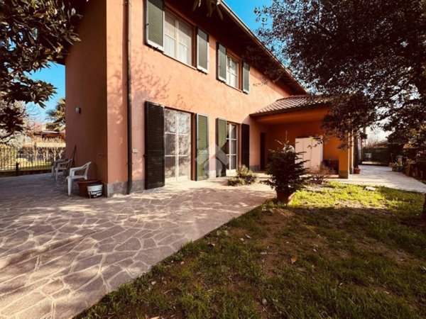 casa indipendente in vendita a Casatenovo in zona Rogoredo
