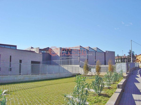 locale commerciale in vendita a Casatenovo
