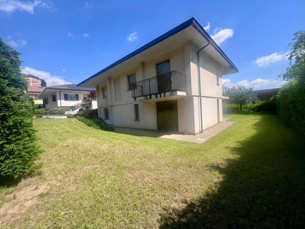 casa indipendente in vendita a Casatenovo