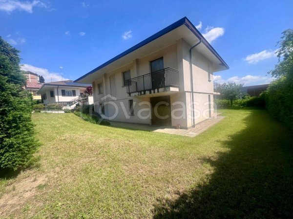 casa indipendente in vendita a Casatenovo
