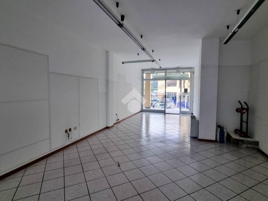 negozio in vendita a Casatenovo