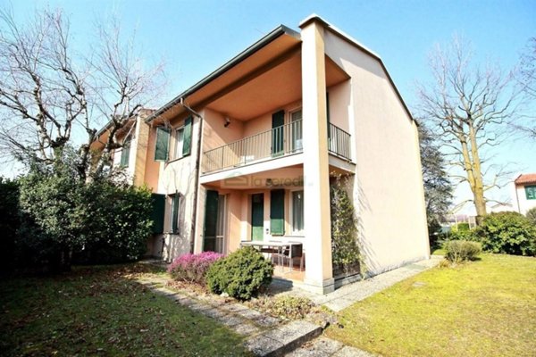 casa indipendente in vendita a Casatenovo in zona Campofiorenzo