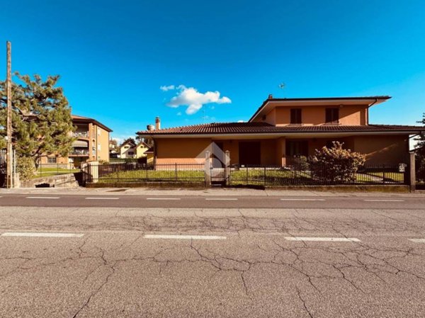 casa indipendente in vendita a Casatenovo