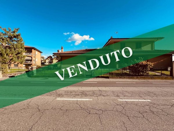 casa indipendente in vendita a Casatenovo