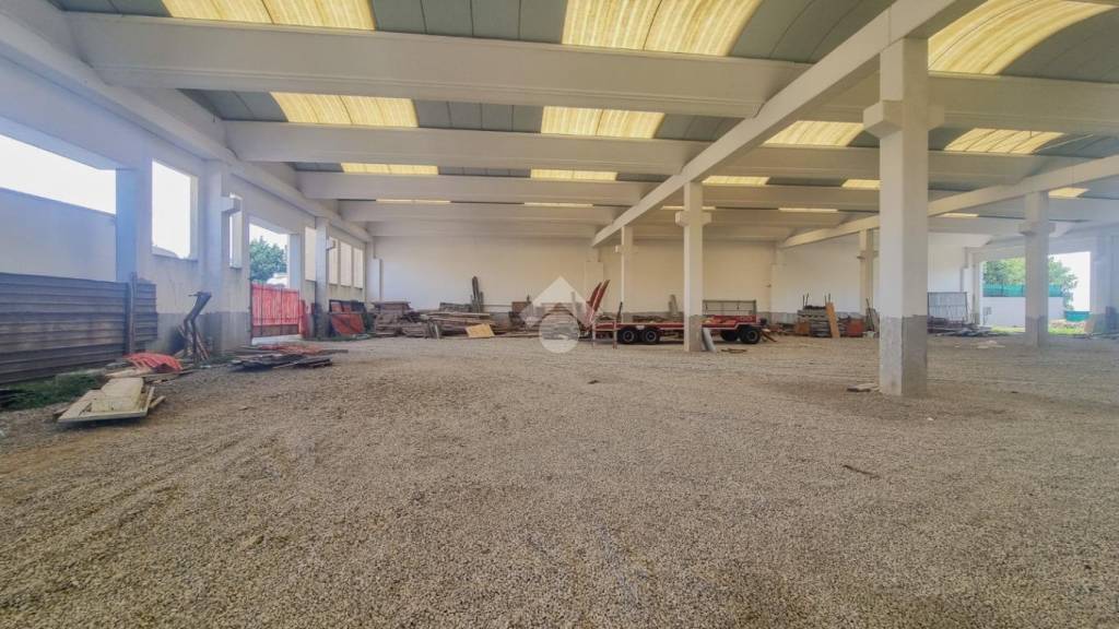 capannone in vendita a Casatenovo