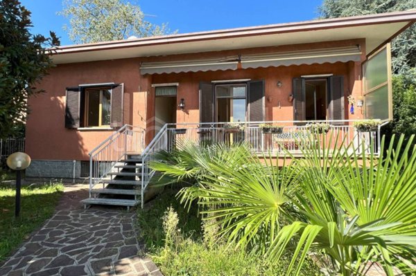 casa indipendente in vendita a Casatenovo in zona Rogoredo