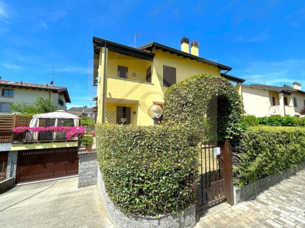 casa indipendente in vendita a Casatenovo in zona Rogoredo