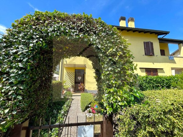 casa indipendente in vendita a Casatenovo in zona Valaperta