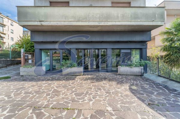 locale commerciale in vendita a Casatenovo