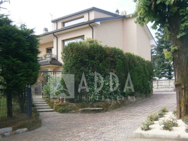 casa indipendente in vendita a Casatenovo in zona Campofiorenzo