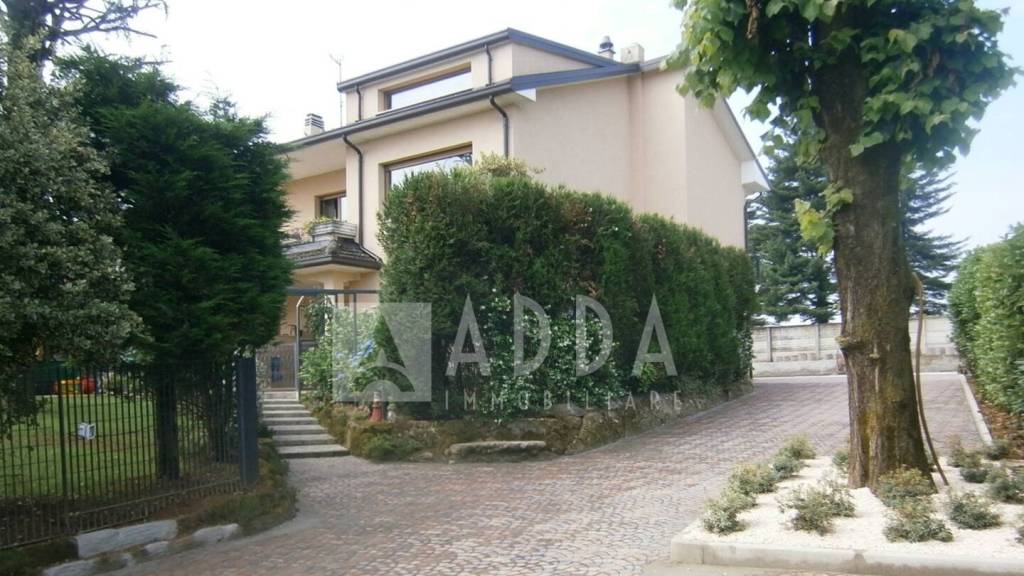 casa indipendente in vendita a Casatenovo in zona Campofiorenzo