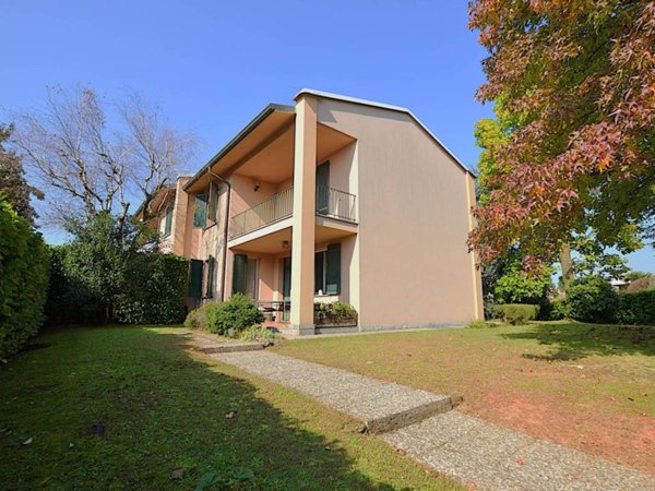casa indipendente in vendita a Casatenovo in zona Campofiorenzo