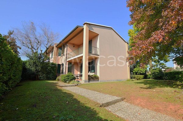 casa indipendente in vendita a Casatenovo in zona Campofiorenzo