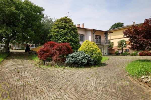 casa indipendente in vendita a Casatenovo