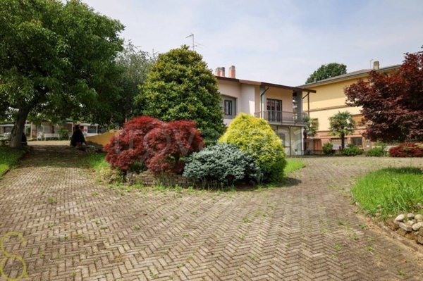 casa indipendente in vendita a Casatenovo