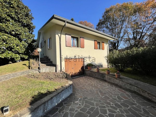 casa indipendente in vendita a Casatenovo