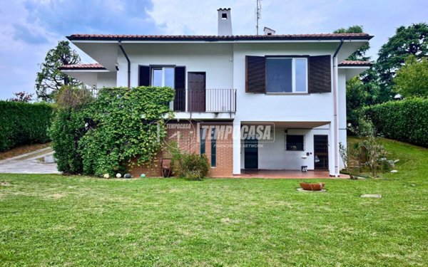 casa indipendente in vendita a Casatenovo