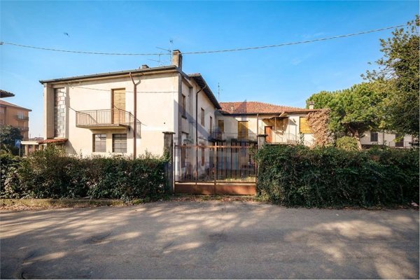 appartamento in vendita a Casatenovo in zona Valaperta