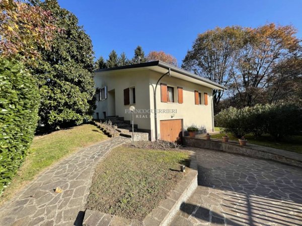 casa indipendente in vendita a Casatenovo in zona Campofiorenzo