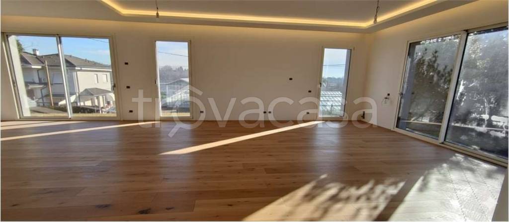 casa indipendente in vendita a Casatenovo