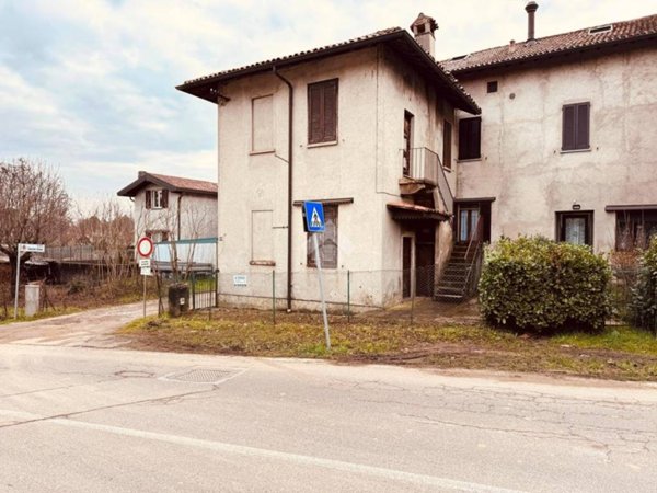 casa indipendente in vendita a Casatenovo in zona Rogoredo