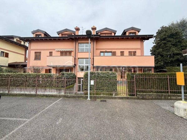 appartamento in vendita a Casatenovo in zona Campofiorenzo