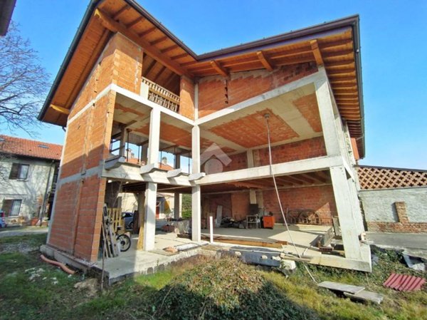 casa indipendente in vendita a Casatenovo