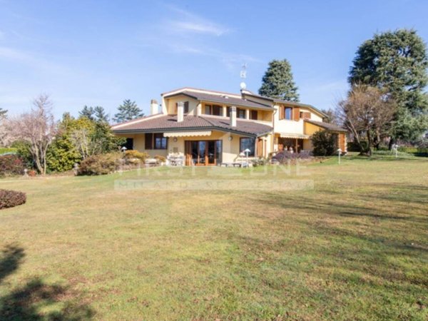 casa indipendente in vendita a Casatenovo in zona Rogoredo