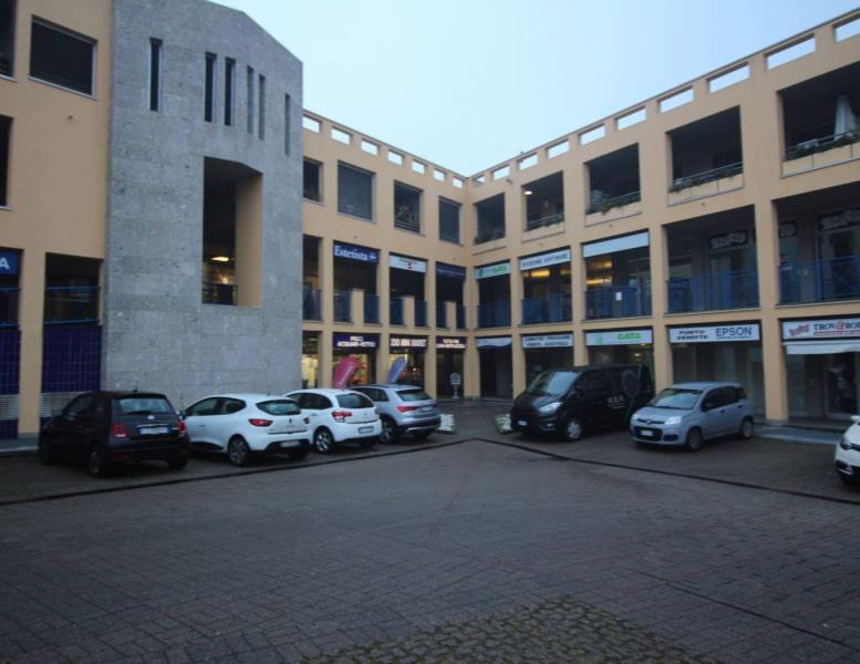 negozio in vendita a Casatenovo