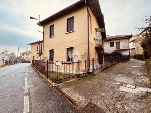 appartamento in vendita a Casatenovo in zona Valaperta