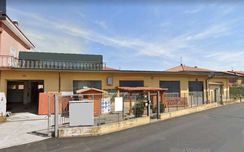 locale commerciale in vendita a Casatenovo in zona Valaperta